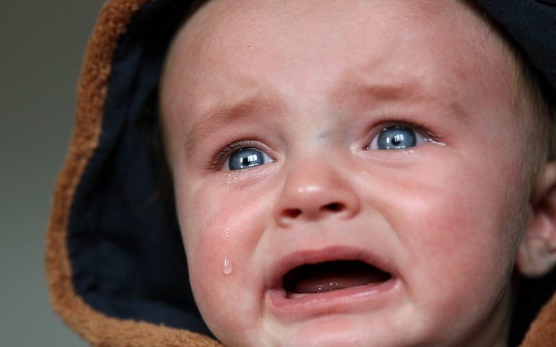 איך להרגיע תינוק בוכה